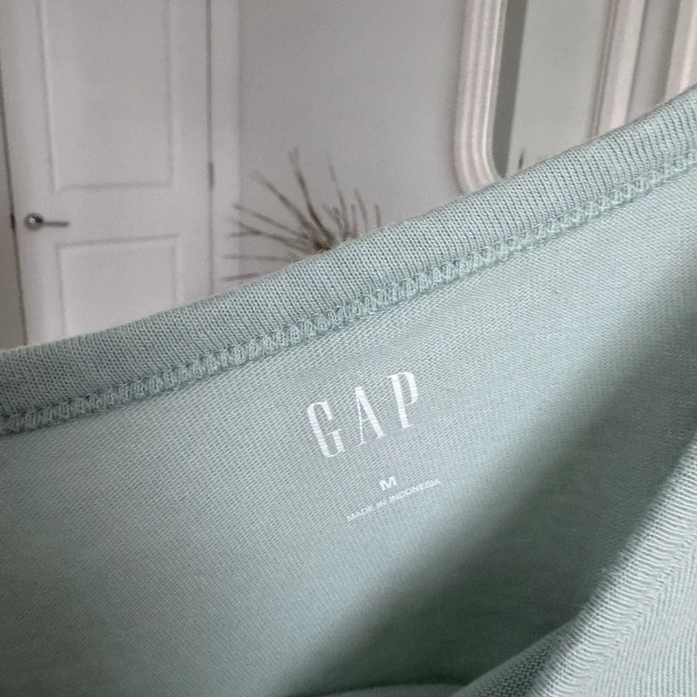 Basic Gap Tee - Picture 2 of 2